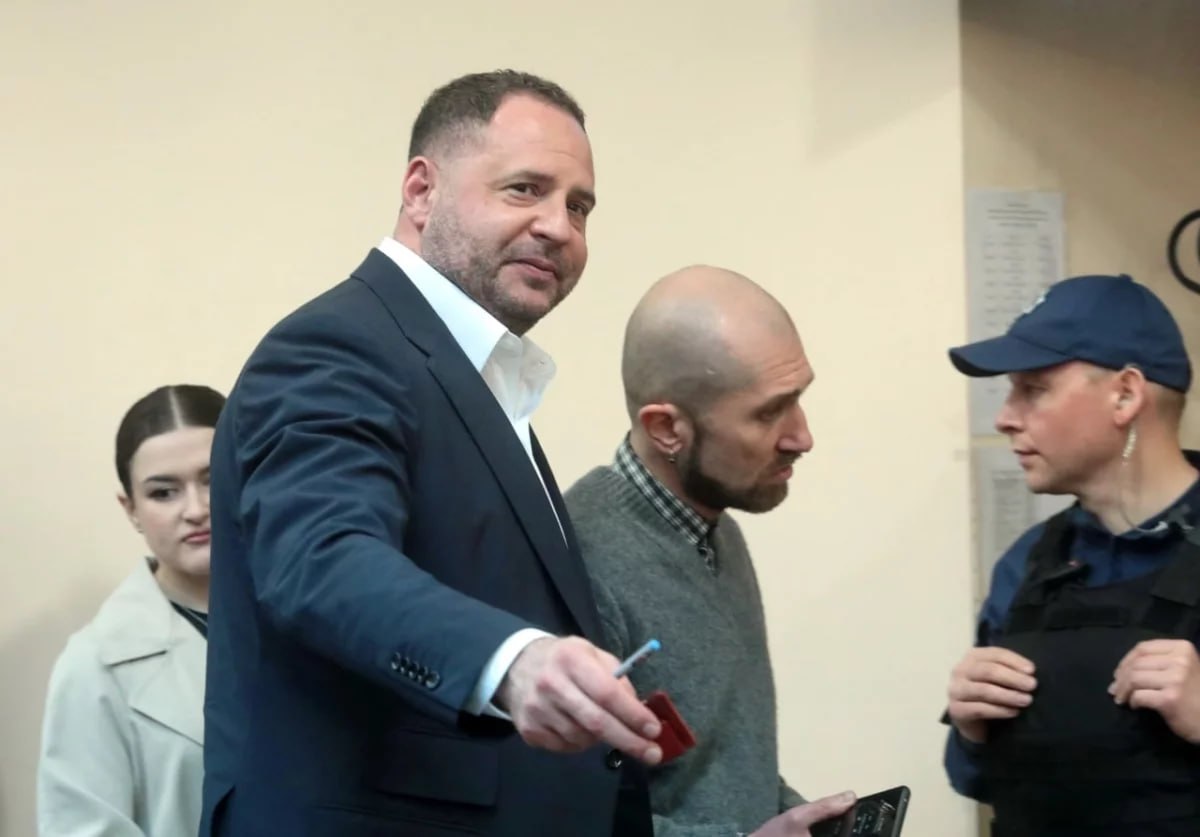 Бывший глава офиса президента Украины Андрей Ермак вышел из СИЗО