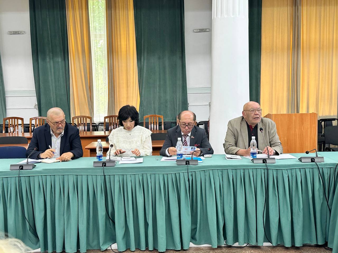 Участники круглого стола