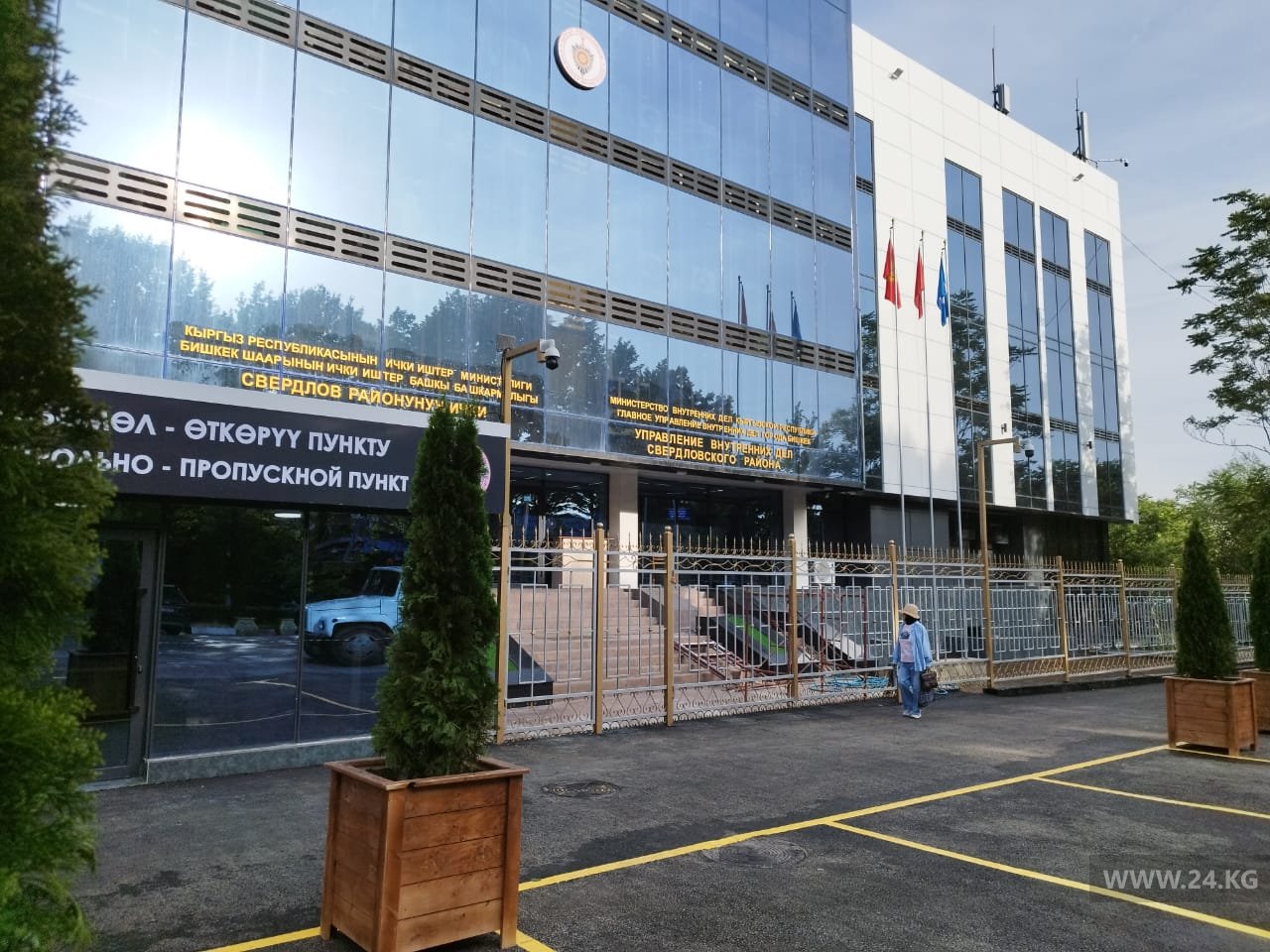 Парковка вместо зеленых насаждений