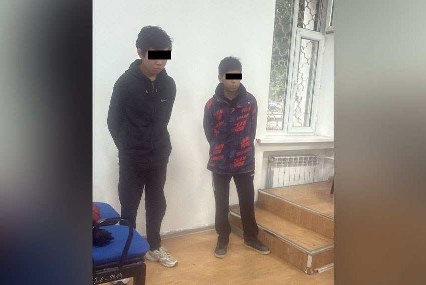 Всего, по словам пострадавших, по подозрению к вандализму задержаны 6 подростков (на фото 2 из них)