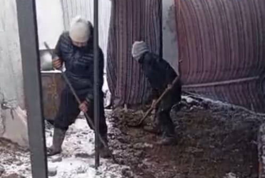 Арендаторы постепенно облагораживали и утепляли свои точки. Вначале место было обшито плотной тканью