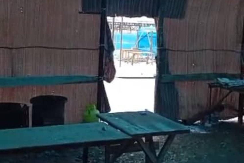 Арендаторы постепенно облагораживали и утепляли свои точки. Вначале место было обшито плотной тканью