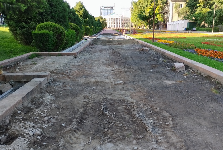 Реконструкция Аллеи молодежи в Бишкеке