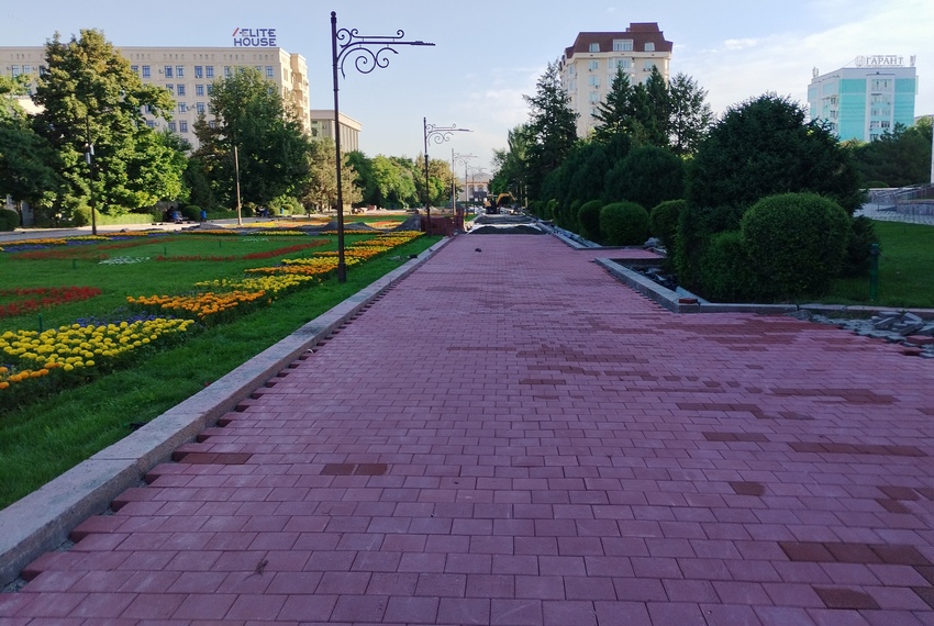 Реконструкция Аллеи молодежи в Бишкеке