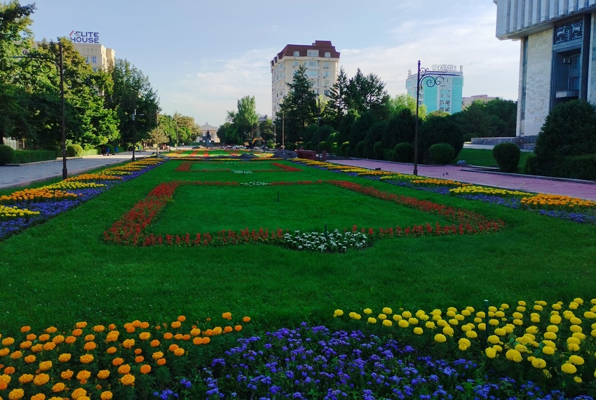 Реконструкция Аллеи молодежи в Бишкеке