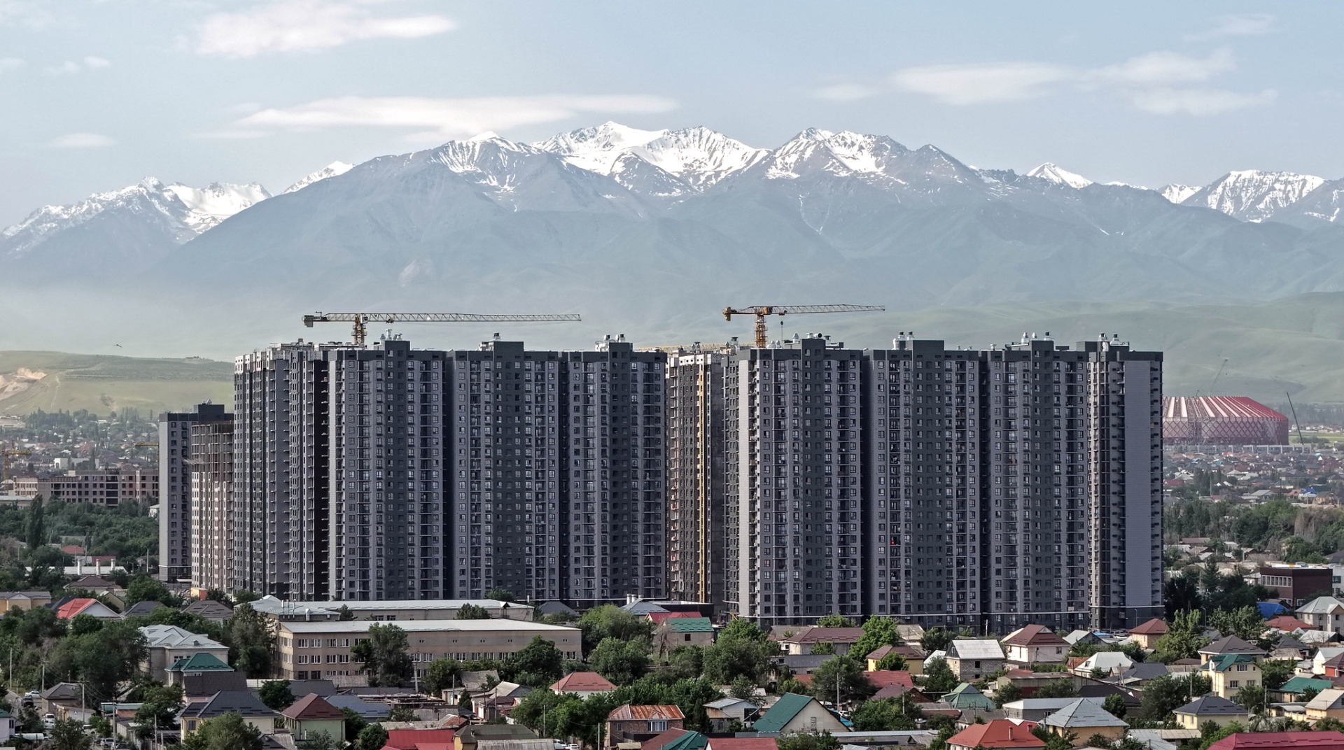 В Бишкеке организовали временное жилье для сирот
