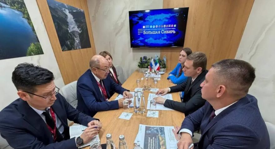Чрезвычайный и Полномочный Посол Кыргызстана и глава Хакасии провели встречу на полях Петербургского международного экономического форума