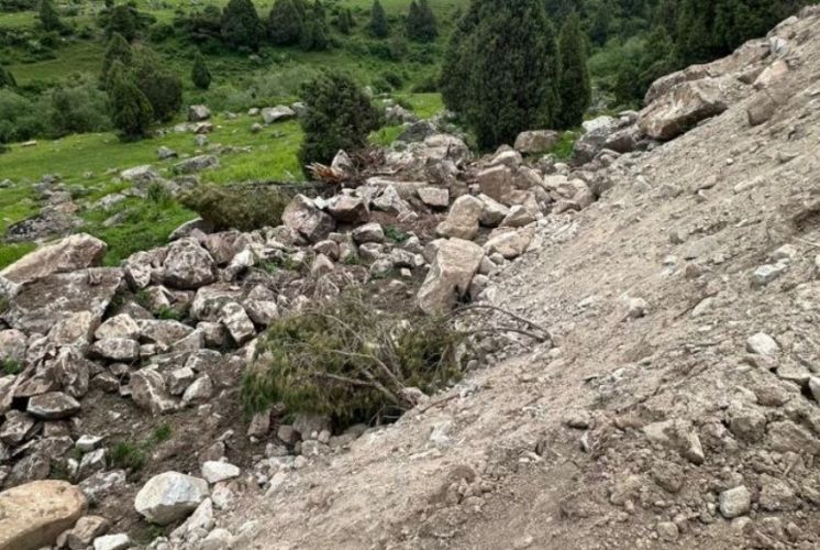 Ущерб нанесенный ущелью сотрудники Минприроды оценили в чуть более 150 тысяч сомов