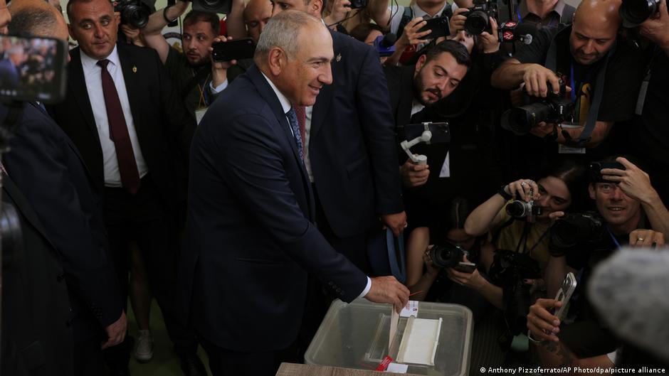 Партия Никола Пашиняна после обработки всех бюллетеней побеждает на парламентских выборах в Армении