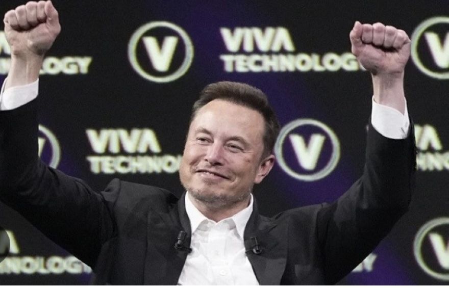 Илон Маск стал первым триллионером в мире после IPO SpaceX
