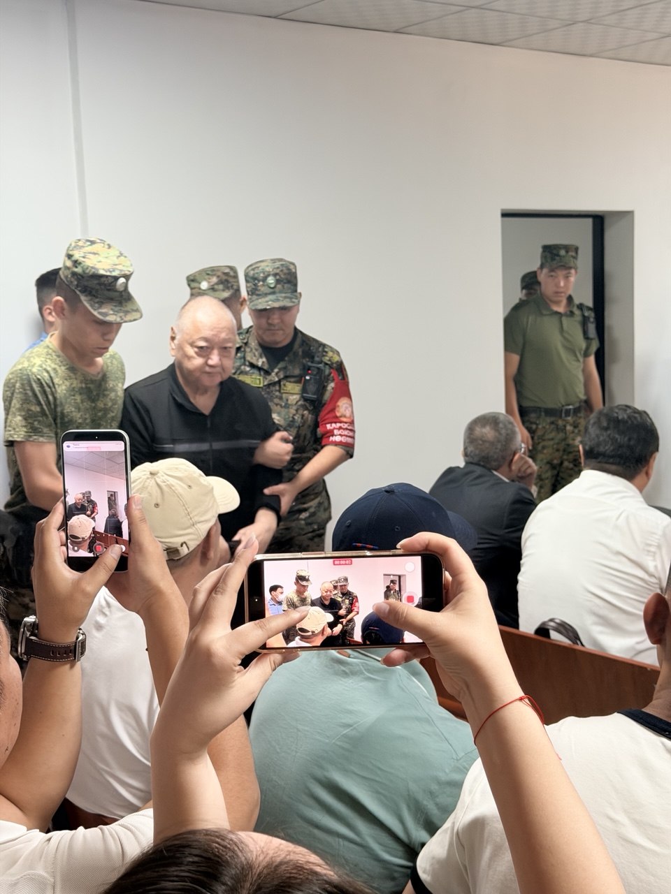 В суде продолжается процесс по делу Камчыбека Ташиева и других экс-чиновников