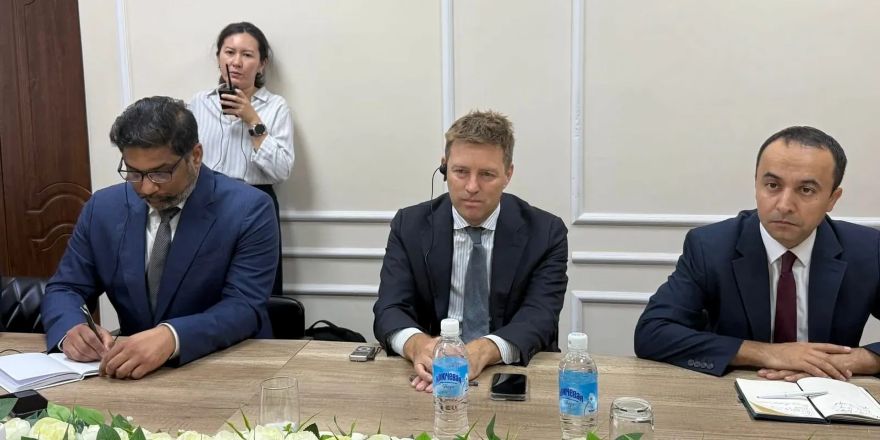Кабир Малик (крайний слева) стал новым руководителем проектов Всемирного банка в Кыргызстане