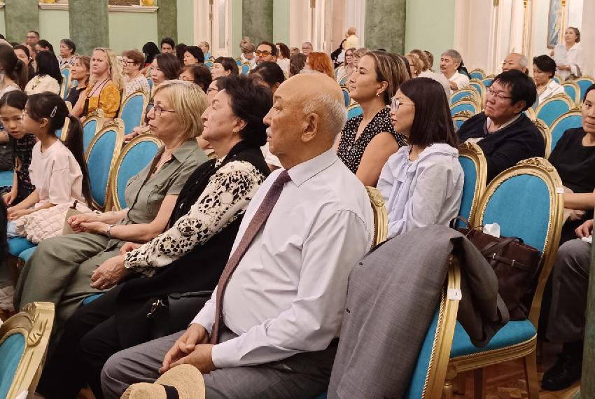 Фотовыставка в честь 80-летнего юбилея композитора Жылдыз Малдыбаевой