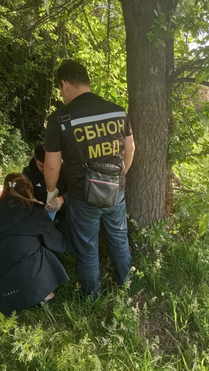 Из тайников правоохранители изъяли в общей сложности 1 килограмм 558 граммов афганского гашиша