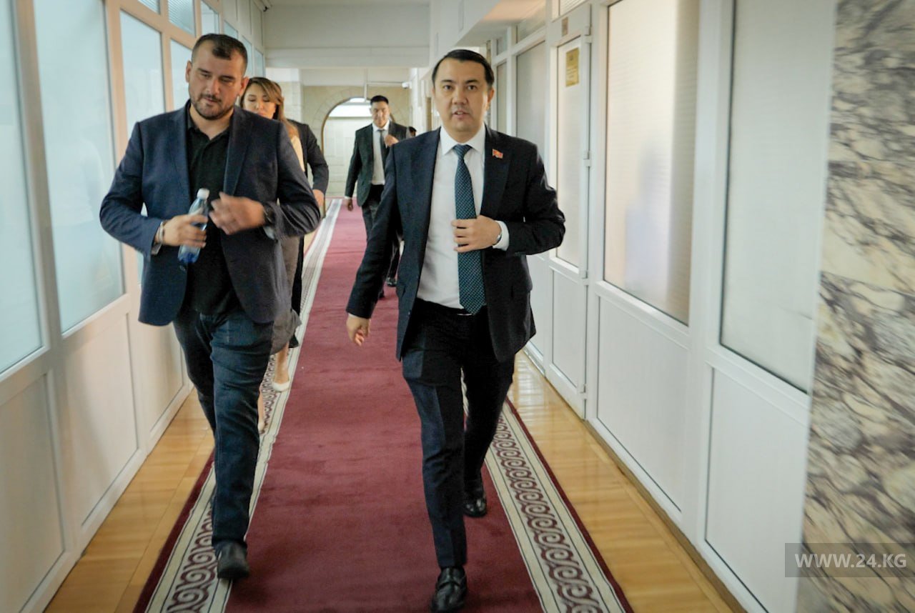 Мы провели несколько дней рядом с торага Жогорку Кенеша Марленом Маматалиевым