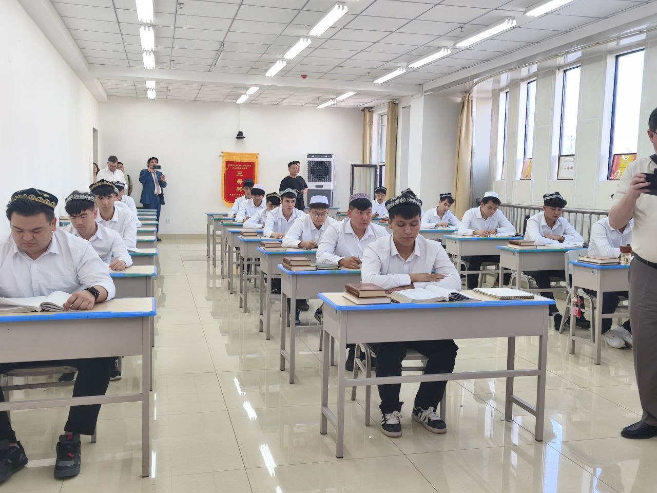 Урок в Синьцзянском исламском институте