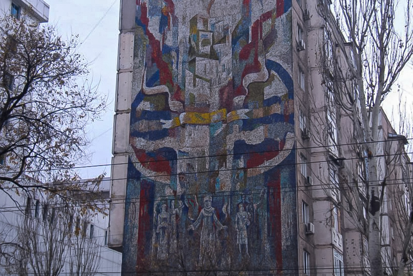 11.«Процветай Киргизия». Автор — Жылдызбек Молдахматов, 1985 год