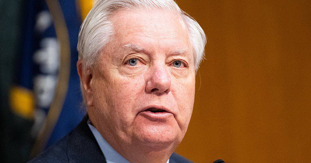 В США от внезапной болезни скончался сенатор Линдси Грэм