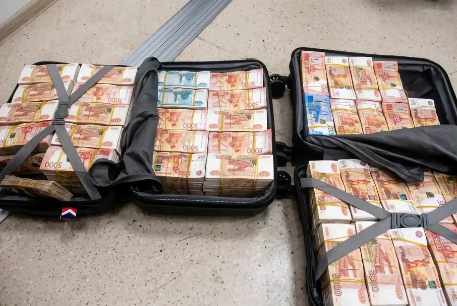 Почти 180 миллионов рублей намеревались переправить в Бишкек без документов