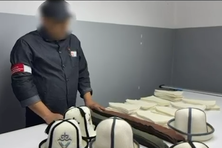 Осужденные в Кыргызстане начали шить кыргызские калпаки
