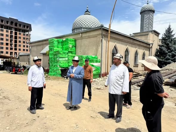 В Караколе строят центральную мечеть и медресе
