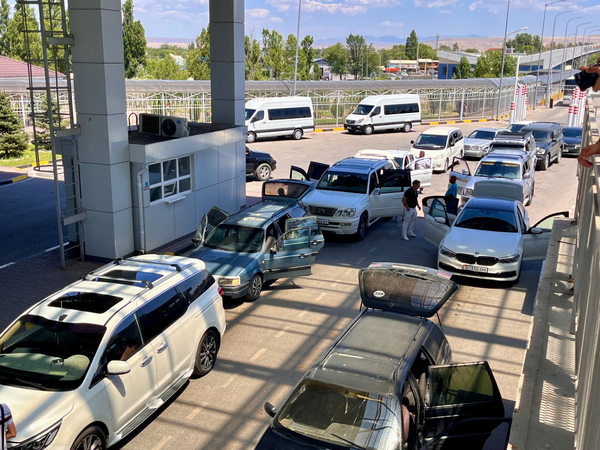 Проверка авто на КПП "Ак-Жол - автодорожный"