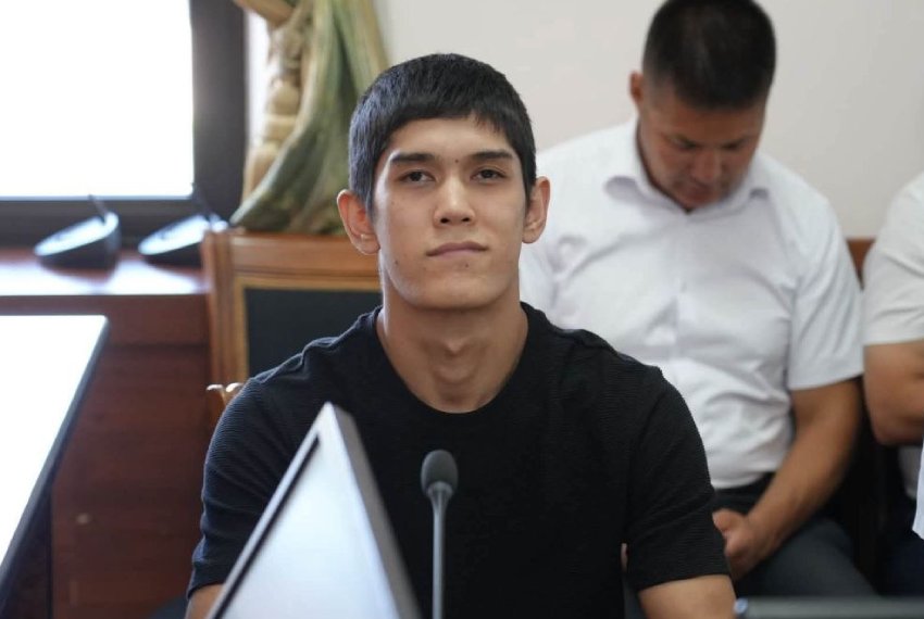 Ключи новоселам вручил мэр Бишкека Айбек Джунушалиев