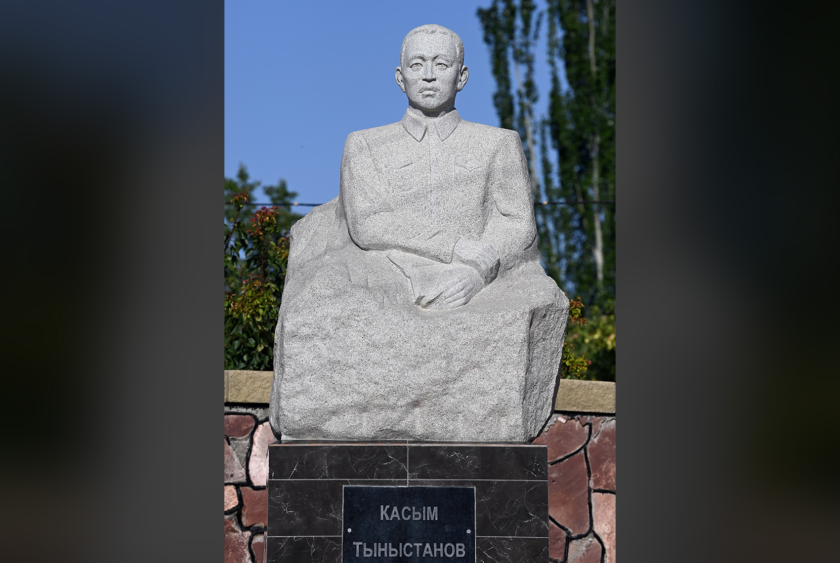 Памятник Касыму Тыныстанову