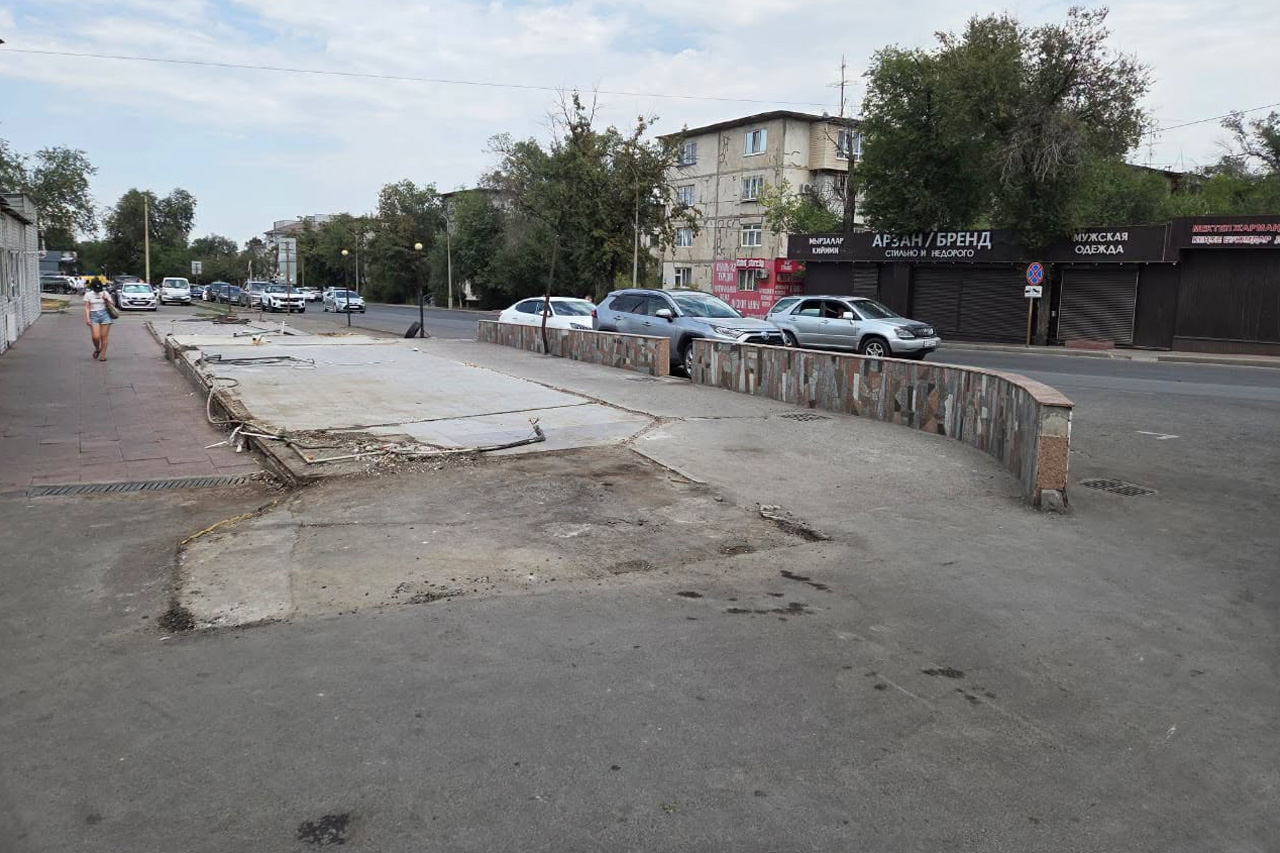 Снесенное кафе на рынке "Ортосай"