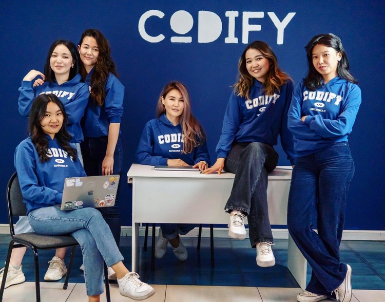 CODIFY развивает направления программирования, разработки игр, искусственного интеллекта, робототехники и цифрового предпринимательства