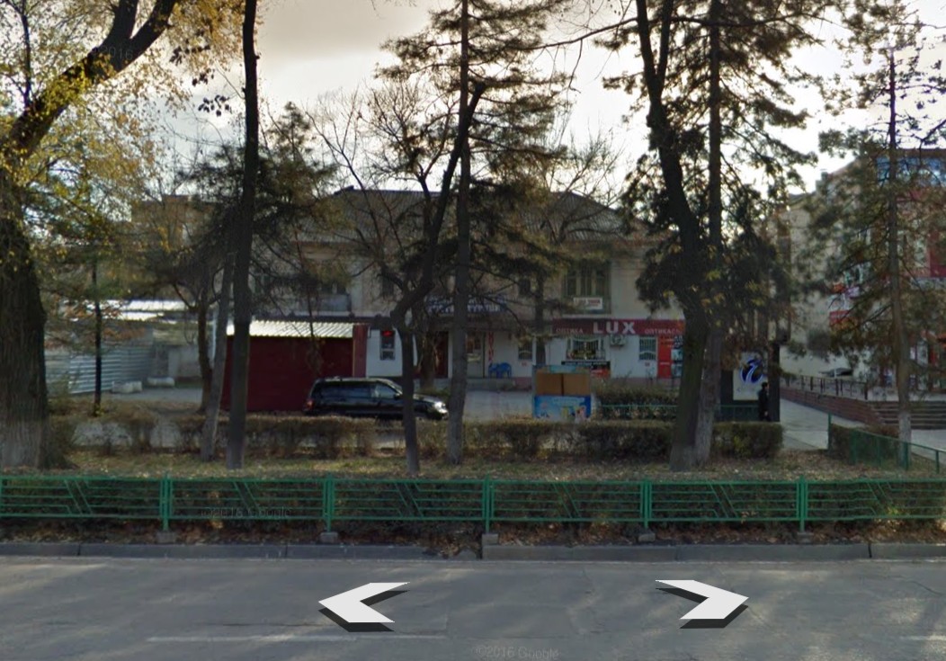 Двухэтажный дом рядом с Beta Stores. 2015 год