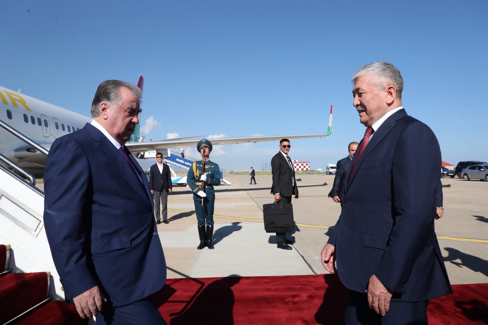 Президент Таджикистана Эмомали Рахмон прибыл в Кыргызстан