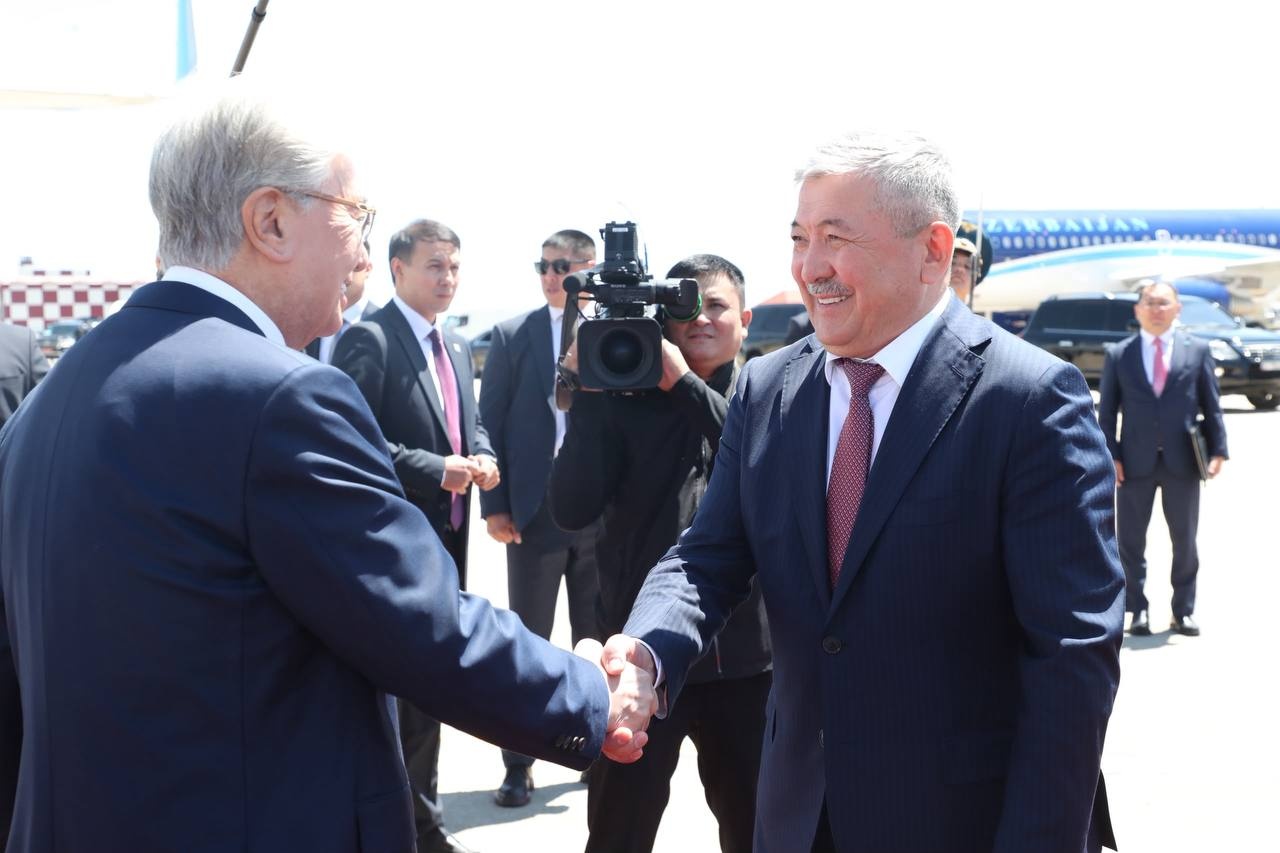 Президент Казахстана Касым-Жомарт Токаев прибыл в Кыргызстан