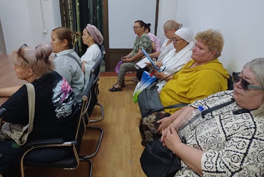 Люди просят вице-мэра отложить снос хотя бы на несколько месяцев