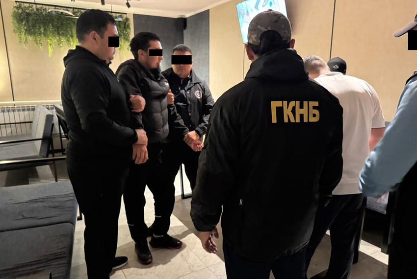 На Иссык-Куле четверо мужчин вымогали деньги у бизнесмена