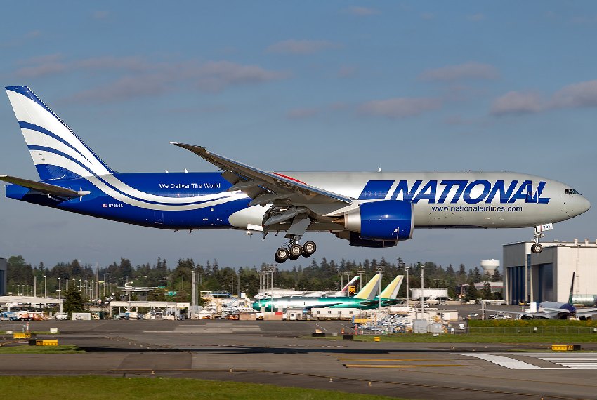 Транспортный самолет Boeing 777F