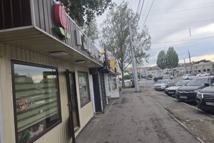 Владельцы павильонов в 12-м микрорайоне Бишкека подали иски в районный суд и обращения в прокуратуру, оспаривая решение мэрии о демонтаже торговых точек