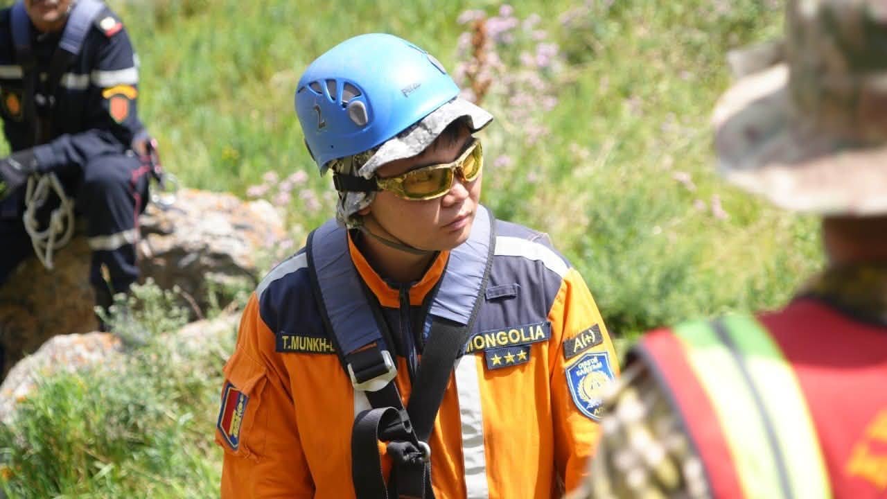 Спасатели из 11 стран повышают мастерство в горах Кыргызстана