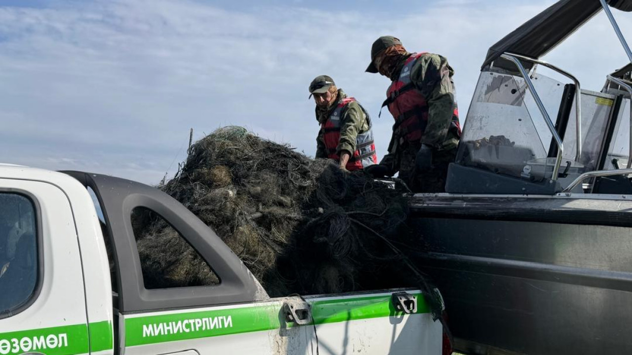 Из Иссык-Куля за три дня извлекли 140 килограммов мусора
