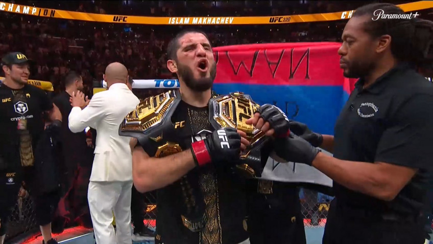 Ислам Махачев защитил чемпионский пояс UFC и установил рекорд в серии побед
