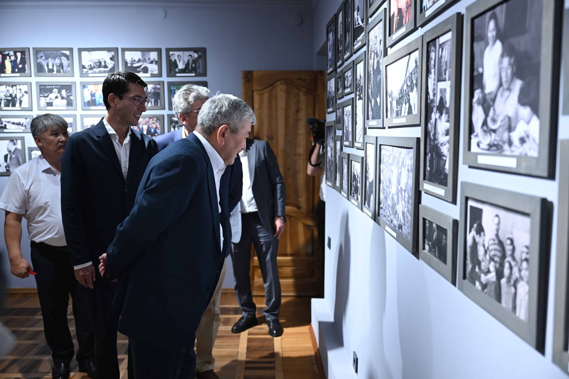 Адылбек Касымалиев посетил дом-музей Чингиза Айтматова