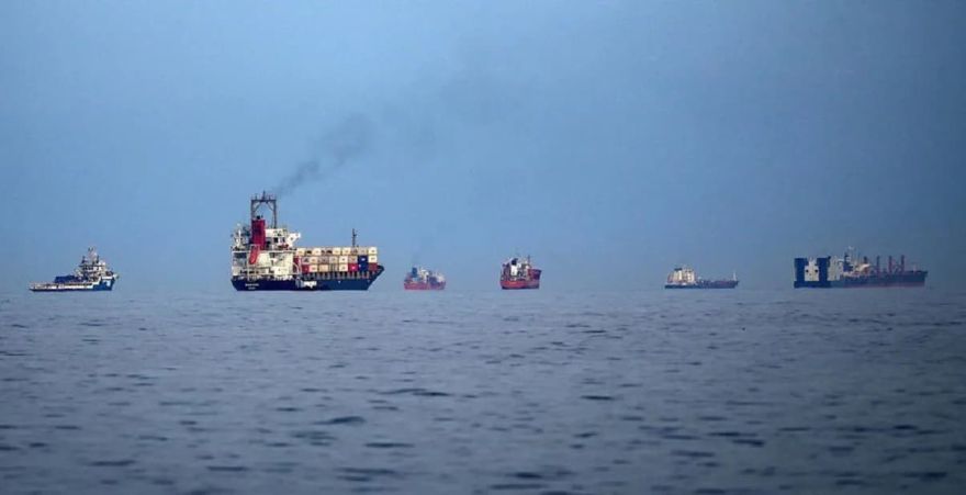 США по ночам проводят через Ормузский пролив караваны танкеров с нефтью