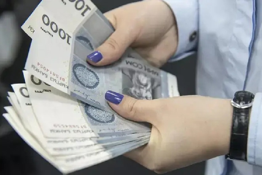 Больше всего зарабатывают кыргызстанцы, живущие в Бишкеке и трудоустроенные в финансовом секторе