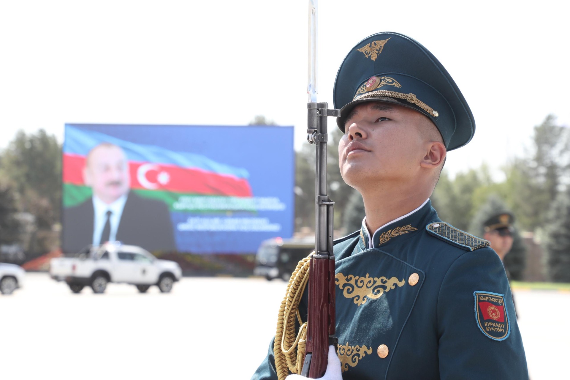 Президент Азербайджана Ильхам Алиев прибыл в Кыргызстан