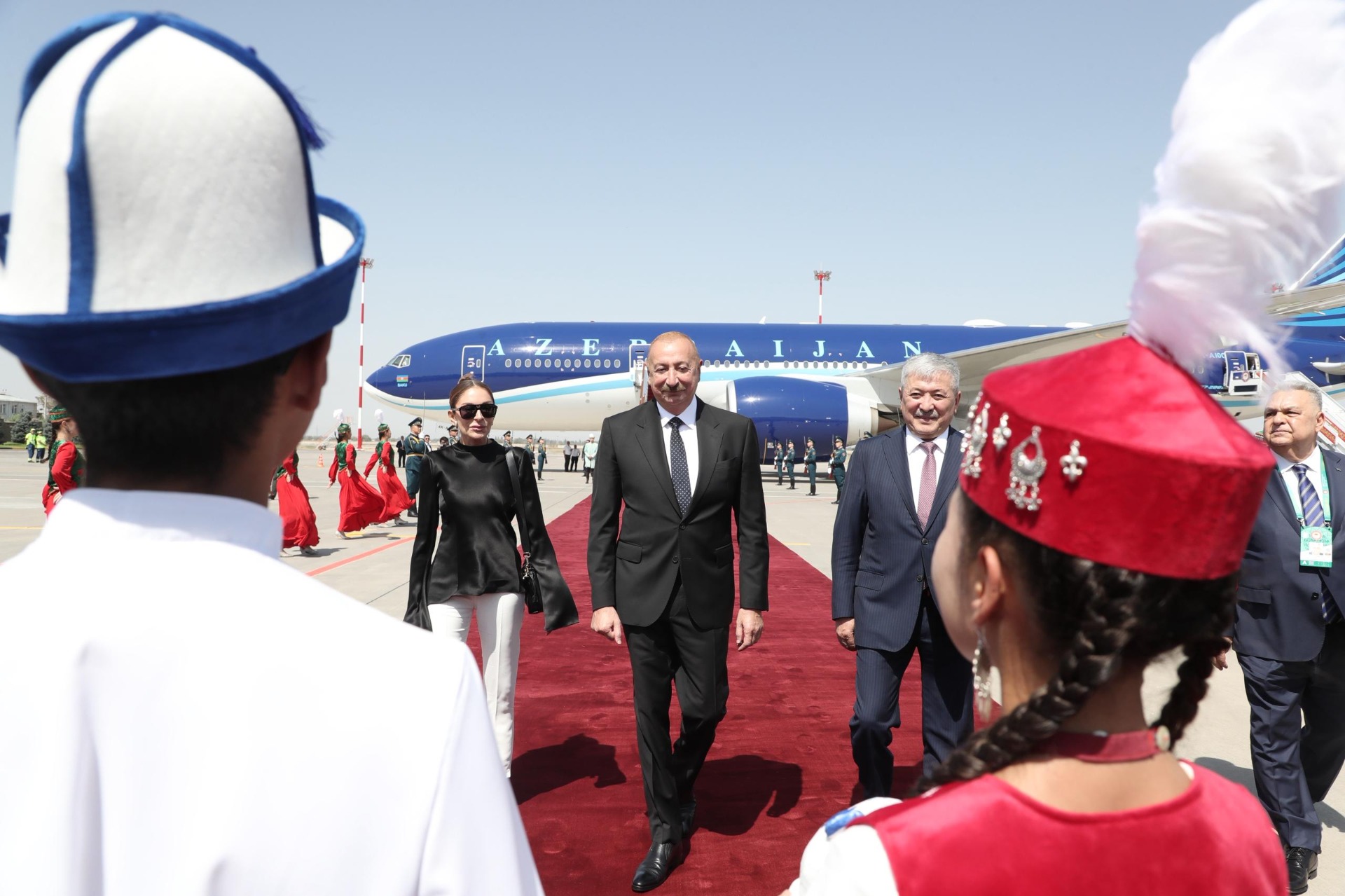 Президент Азербайджана Ильхам Алиев прибыл в Кыргызстан