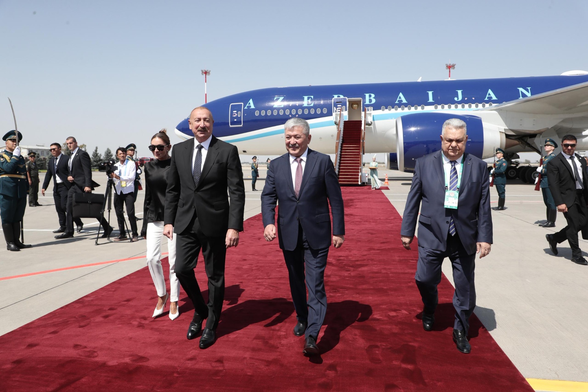 Президент Азербайджана Ильхам Алиев прибыл в Кыргызстан