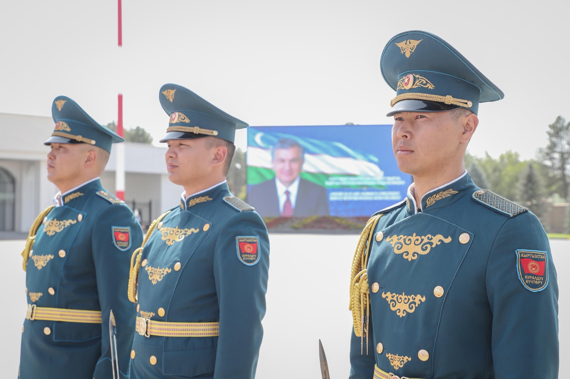 Президент Узбекистана Шавкат Мирзиеев прибыл в Кыргызстан