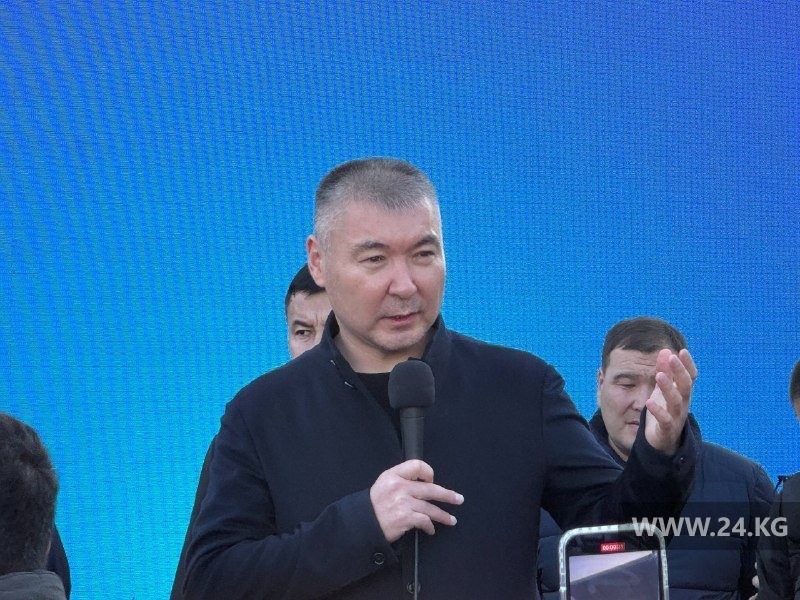 Каныбек Туманбаев на встрече с торговцами Ошского рынка