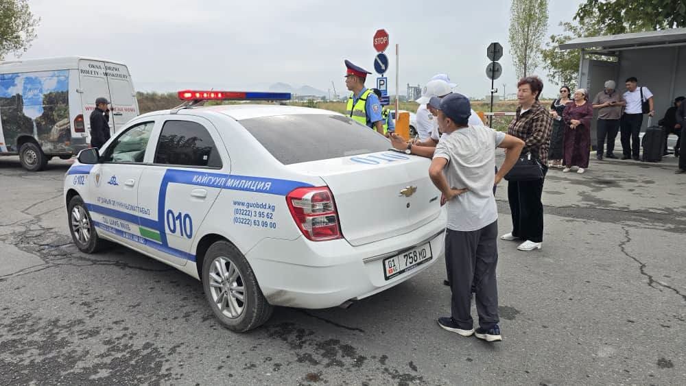 В аэропорту Оша провели рейд среди таксистов
