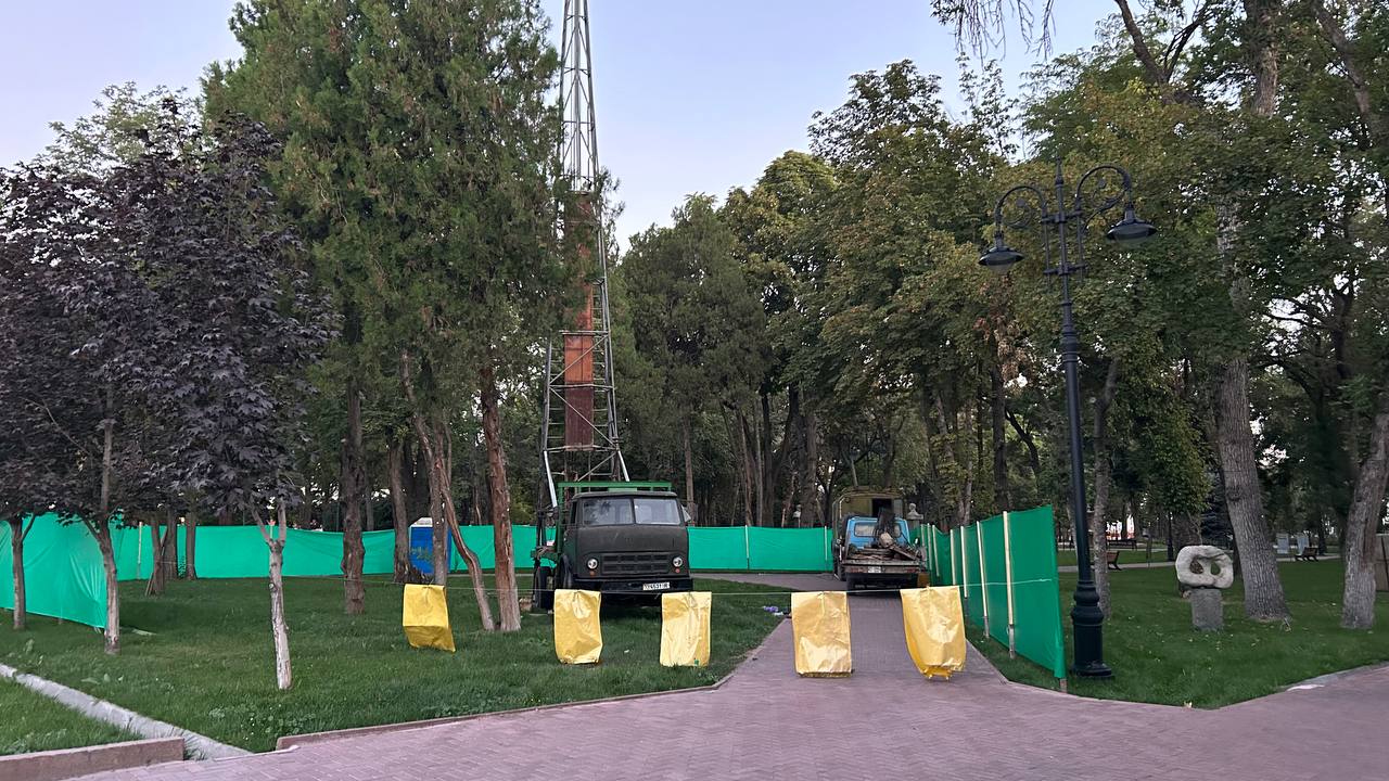 В Бишкеке спустя год после обновления сквера часть территории перекопают